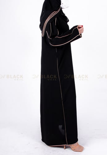 عباية كتف كريب ملكي باللون الذهبي