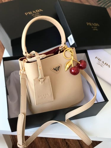 شنط برادا الجديد هاكوالتي بعلبةالماركة