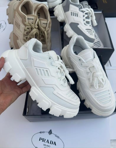 شوزات برادا