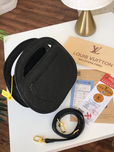 عرض ع شنط لويس