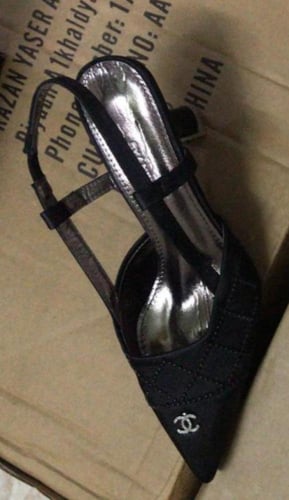 توفر كعب شانيل