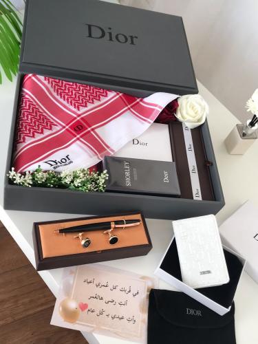 طقم رجالي من ديور