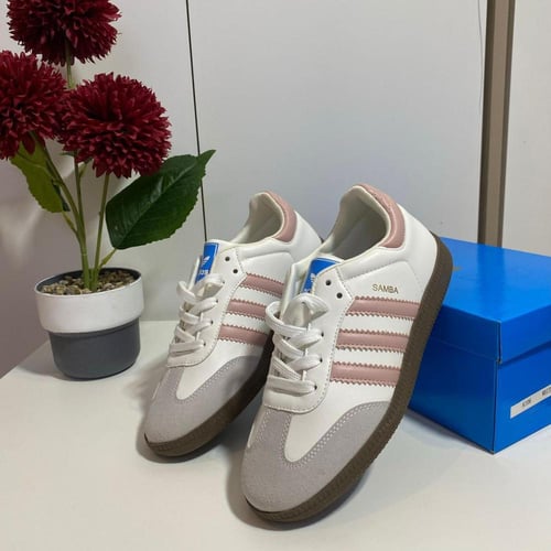 جزم ايديداس