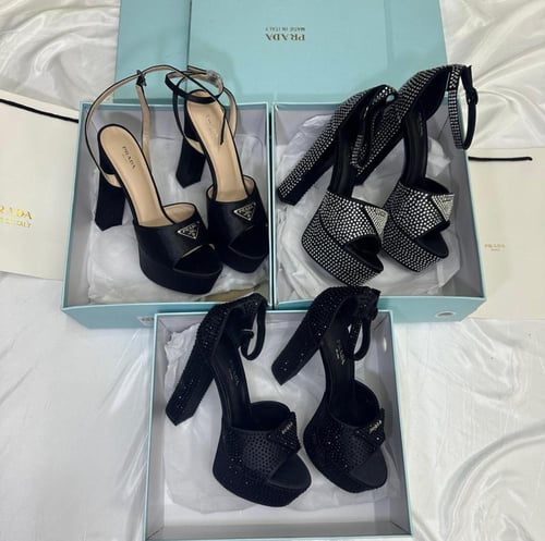 شوزات برادا مع جميع الملحقات