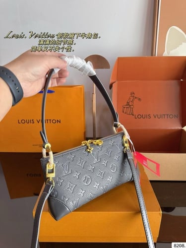 شنط لويس هاكوالتي بعلبة الماركه