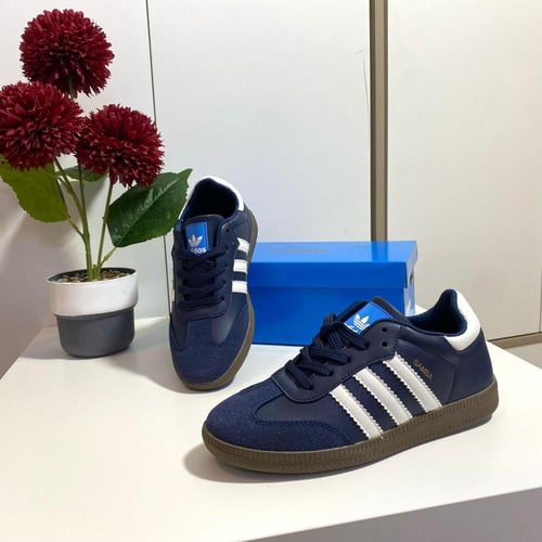 جزم ايديداس