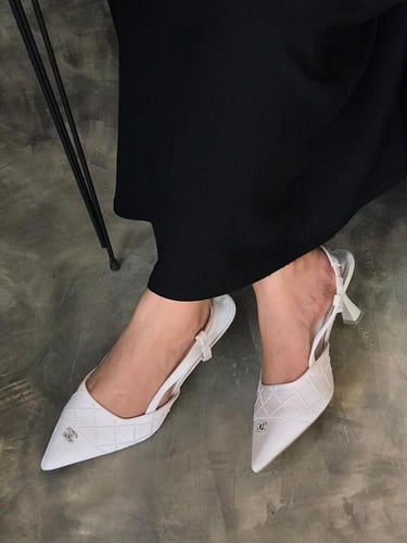 توفر كعب شانيل