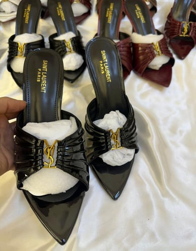 كعب سان لوران