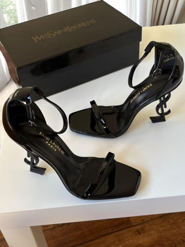 كعب سان لوران