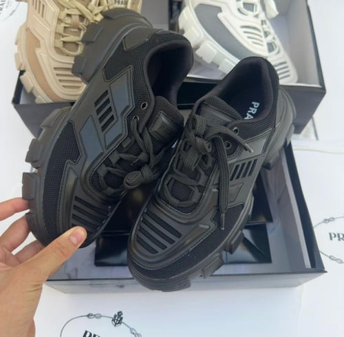 شوزات برادا