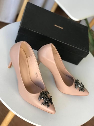 شوزات مع جميع الملحقات