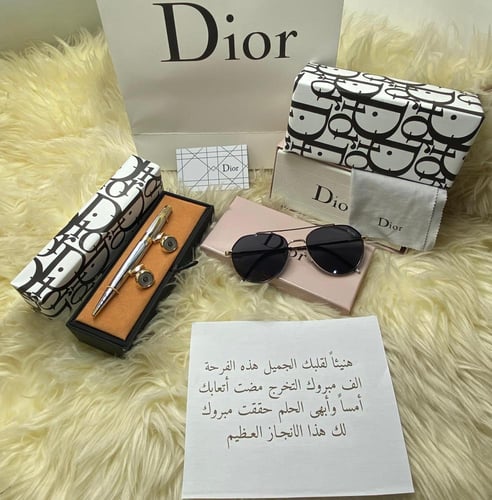 طقم نظارات ديور مع كافة ملحقاتها