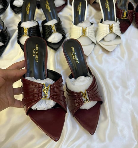 كعب سان لوران