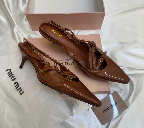 شوزات مع جميع الملحقات