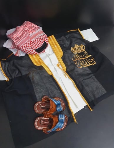 طقم تأسيس ولادي . بشت بالاسم حسب الطلب