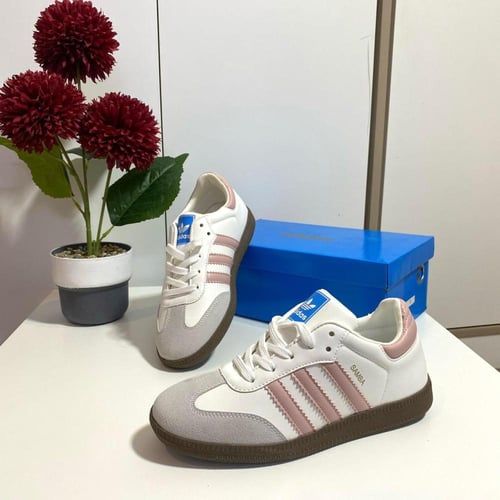 جزم ايديداس