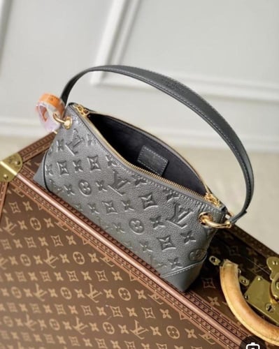 شنط لويس هاكوالتي بعلبة الماركه