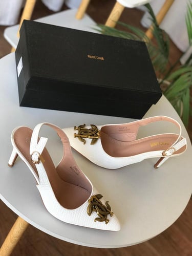 شوزات مع جميع الملحقات