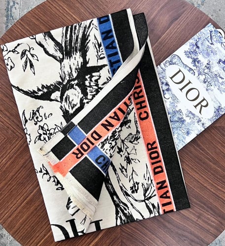 شالات ( اسكارف ) ماركة ديور