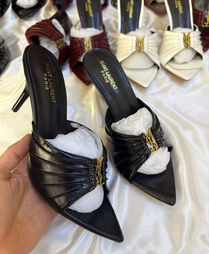 كعب سان لوران