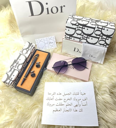 طقم نظارات ديور مع كافة ملحقاتها