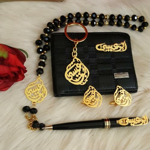 طقم بالاسم . يمكنك حفر الاسم او الحرف حسب الاختيار