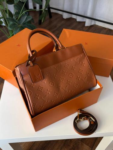 شنط ماركات لويس فيتون حجم وسط
