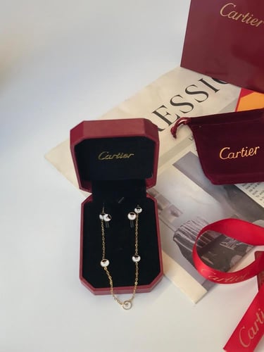 سلسال عنق نسائي كارتير