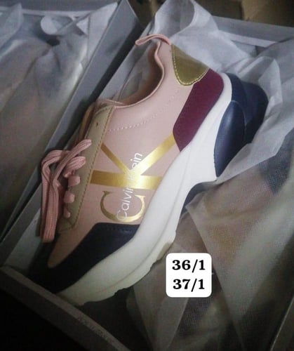 عرض ثلاثه شوزات ب190ريال