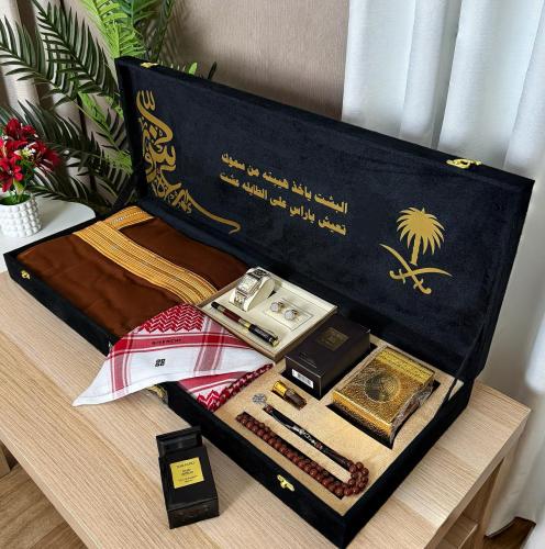 طقم رجالي