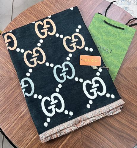 شالات ( اسكارف ) ماركة قوتشي