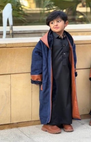 فروه ولادي بأطراف جلد.