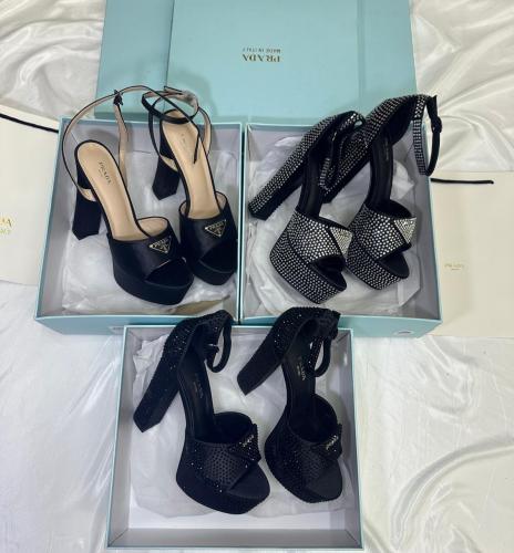 شوزات برادا مع جميع الملحقات