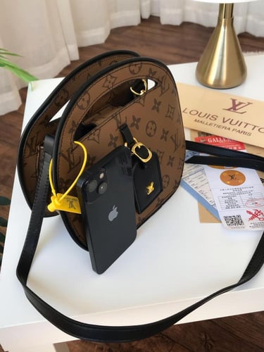 عرض ع شنط لويس