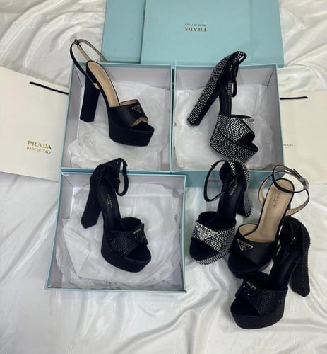 شوزات برادا مع جميع الملحقات