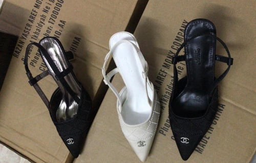 توفر كعب شانيل