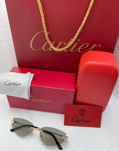 نظارات كاتير. نساي مع كافة ملحقاتها