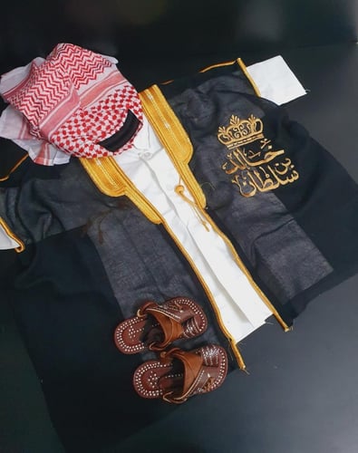 طقم تأسيس ولادي . بشت بالاسم حسب الطلب