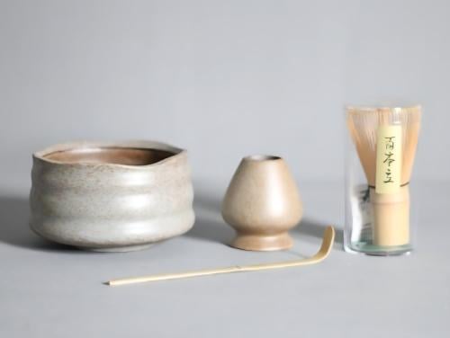 طقم ادوات ماتشا بيج مع رمادي