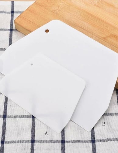 مكشطه سكريبر بلاستيك للعجين / سكرابر كيك / ملاس كر...