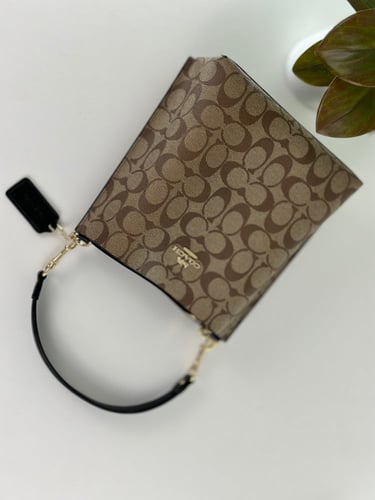 شنطة Mollie Bucket من كوتش مقاس صغير