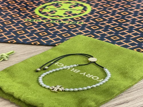 سوار نسائي من Tory Burch