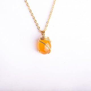 سلسلة من حجر العقيق البرتقالي