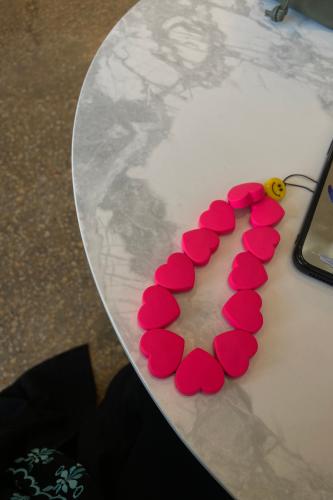 تعليقة جوال قلوب فوشيه