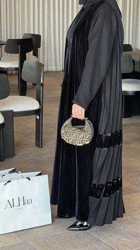 القماش مخمل +كريب + طرحة