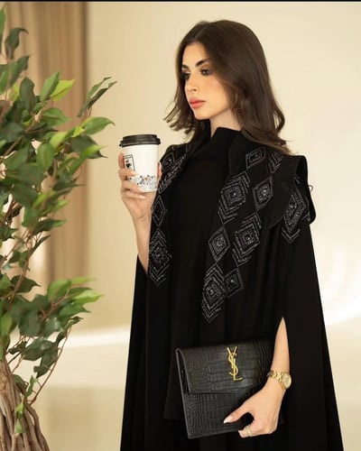 القماش كريب ملكي + طرحة