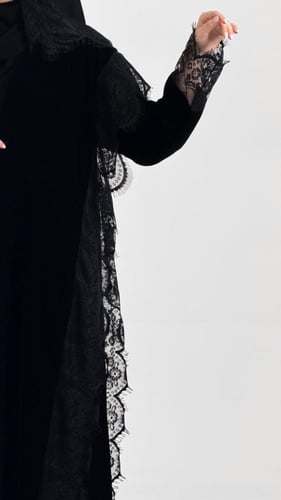 عباية “همسة الدانتيل”