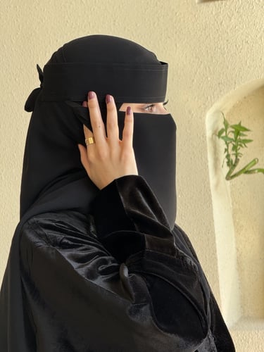 نقاب ربط حرير والثاني بنصف السعر