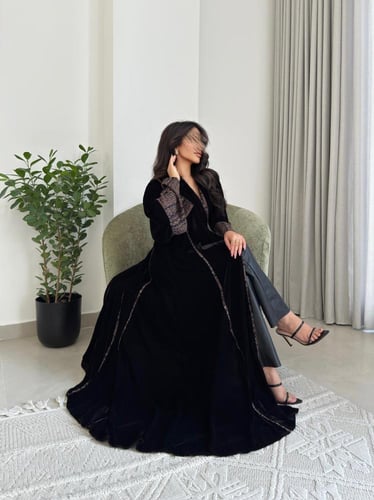 عباية أنيقة - مخمل مع كم كشميري