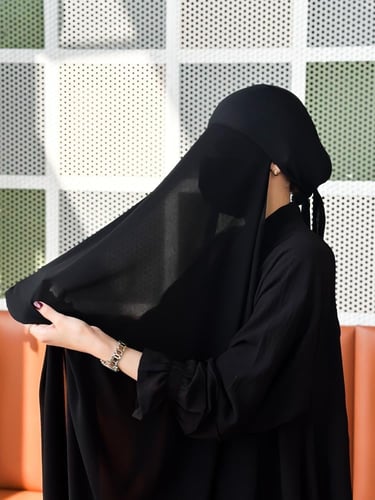 عرض 3 طرح حسب اختيارك